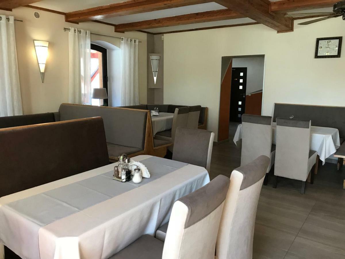 الشقق الفندقية لودفيكوفيتسا كواتسكيفي  Restauracja Ibiza المظهر الخارجي الصورة